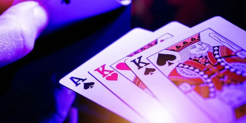 Liêng V7bet là gì? Vì sao trò chơi này lại được yêu thích tại Vina99?